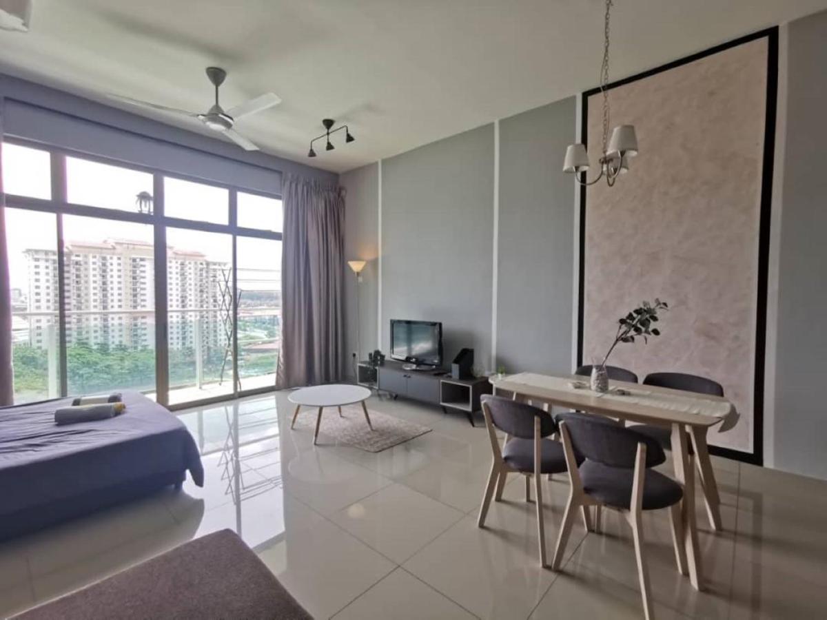 ג'והור בהרו 11-Modern Homestay Palazio Lake View Mount Austin Palazio Near Aeon Themepark Toppen Ikea מראה חיצוני תמונה