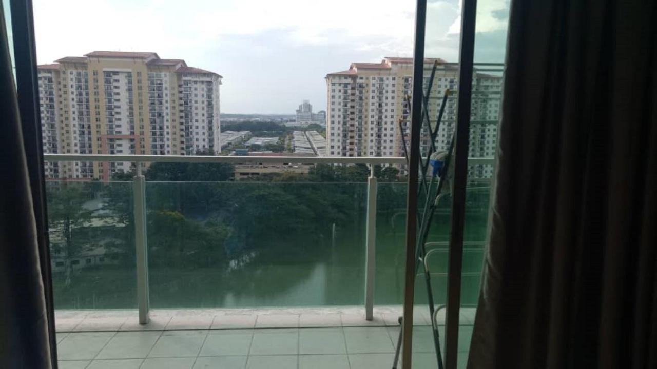 ג'והור בהרו 11-Modern Homestay Palazio Lake View Mount Austin Palazio Near Aeon Themepark Toppen Ikea מראה חיצוני תמונה