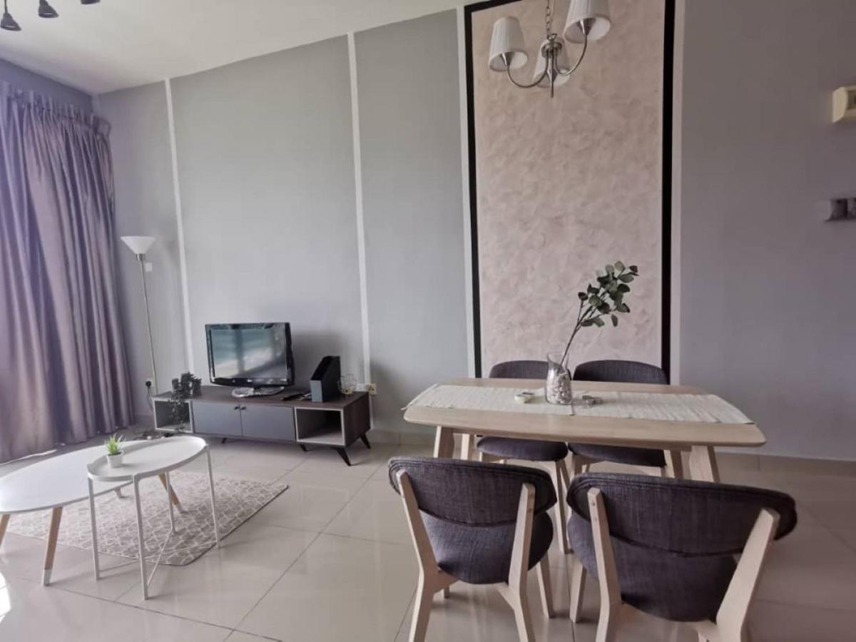 ג'והור בהרו 11-Modern Homestay Palazio Lake View Mount Austin Palazio Near Aeon Themepark Toppen Ikea מראה חיצוני תמונה