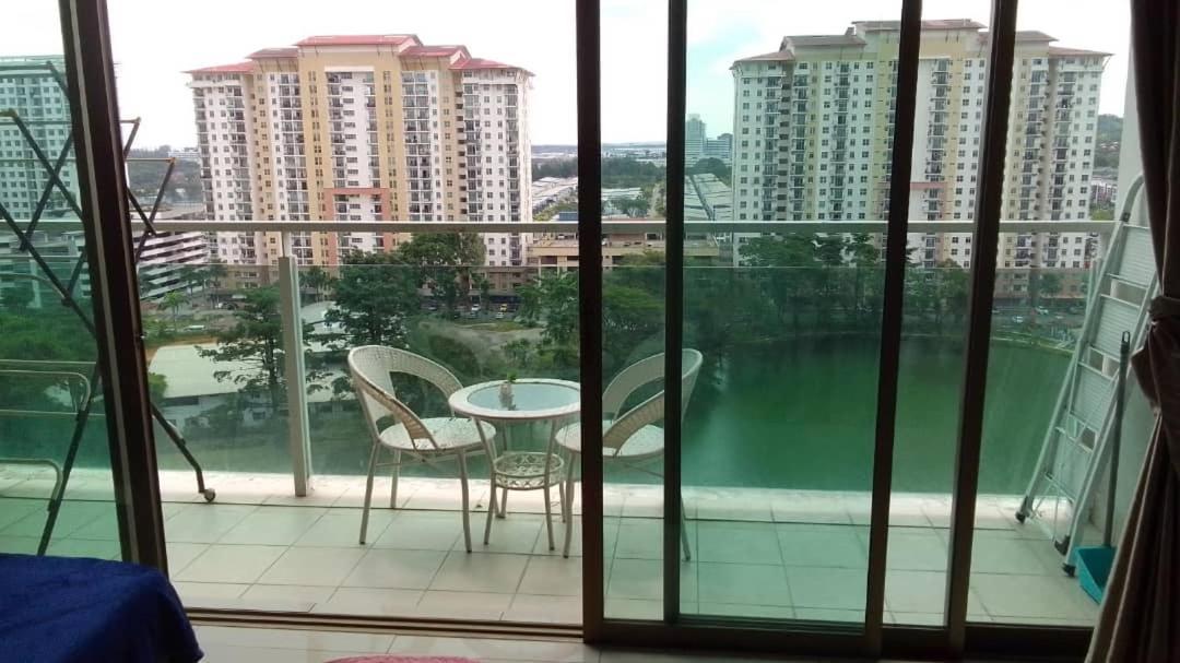 ג'והור בהרו 11-Modern Homestay Palazio Lake View Mount Austin Palazio Near Aeon Themepark Toppen Ikea מראה חיצוני תמונה