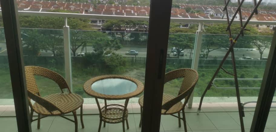 ג'והור בהרו 11-Modern Homestay Palazio Lake View Mount Austin Palazio Near Aeon Themepark Toppen Ikea מראה חיצוני תמונה